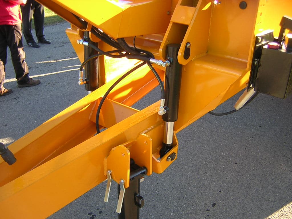 Flèche à suspension hydraulique